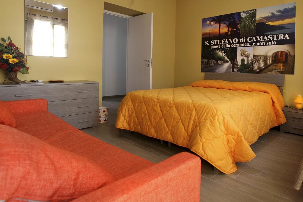 B&B La Grande Mela Santo Stefano di Camastra Rom bilde